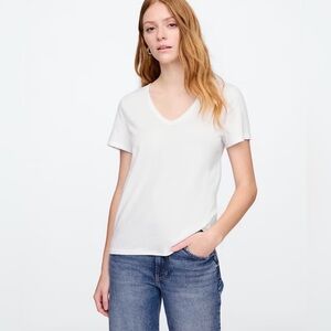 GAP Women's White V-Neck Short Sleeve Tee